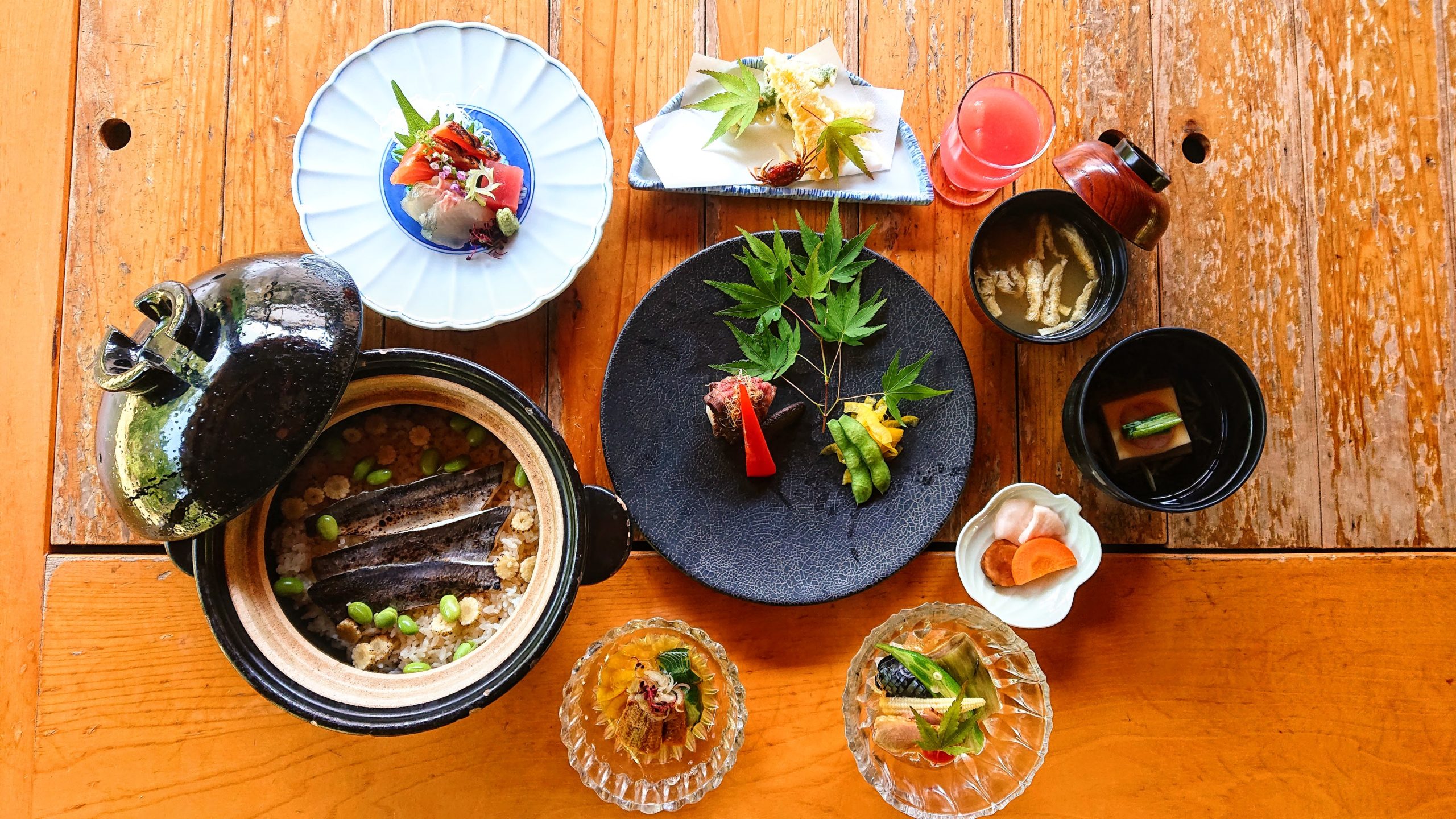かやぶきの館